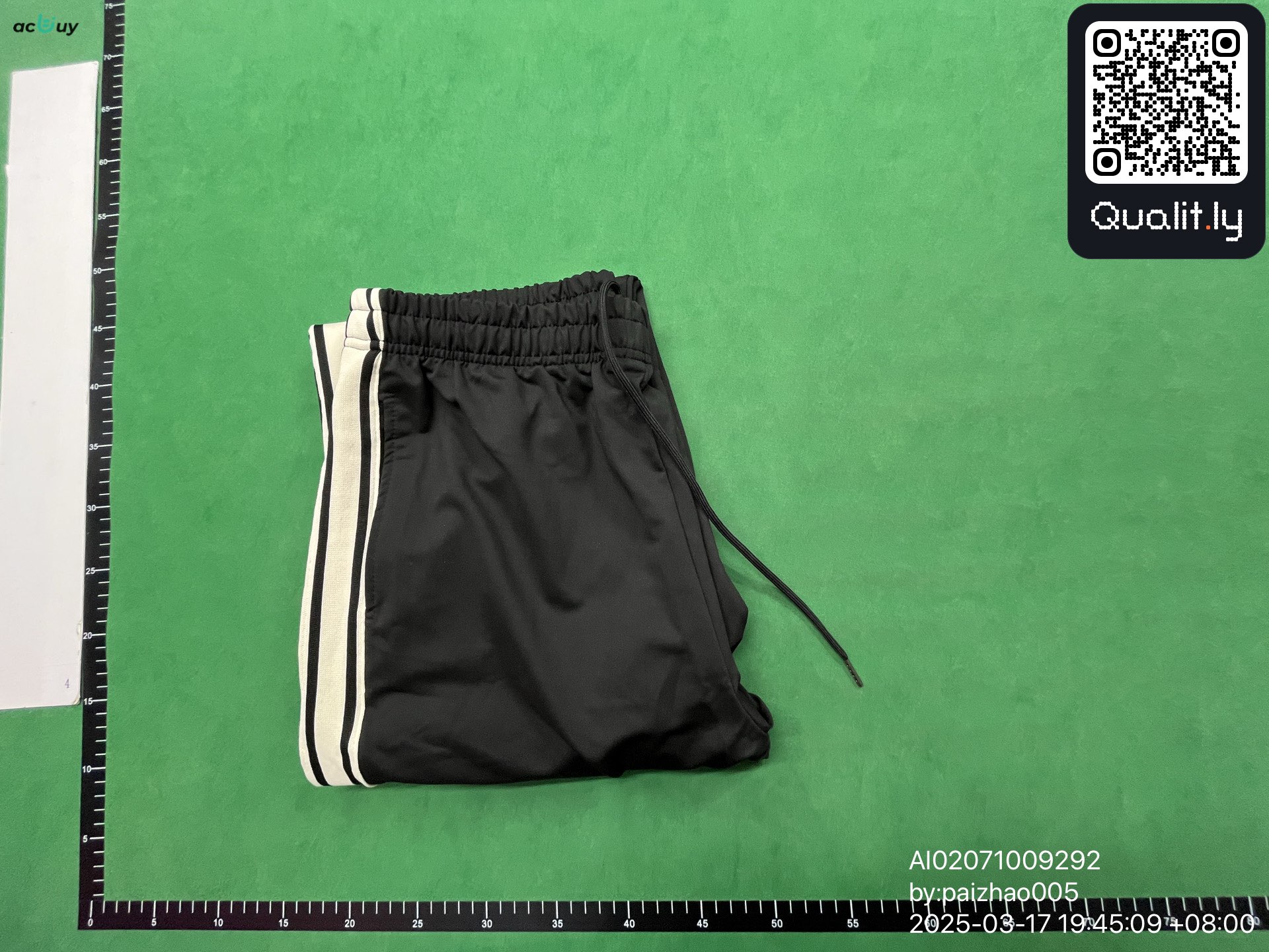 Pantaloni — foto QC 1 di 4