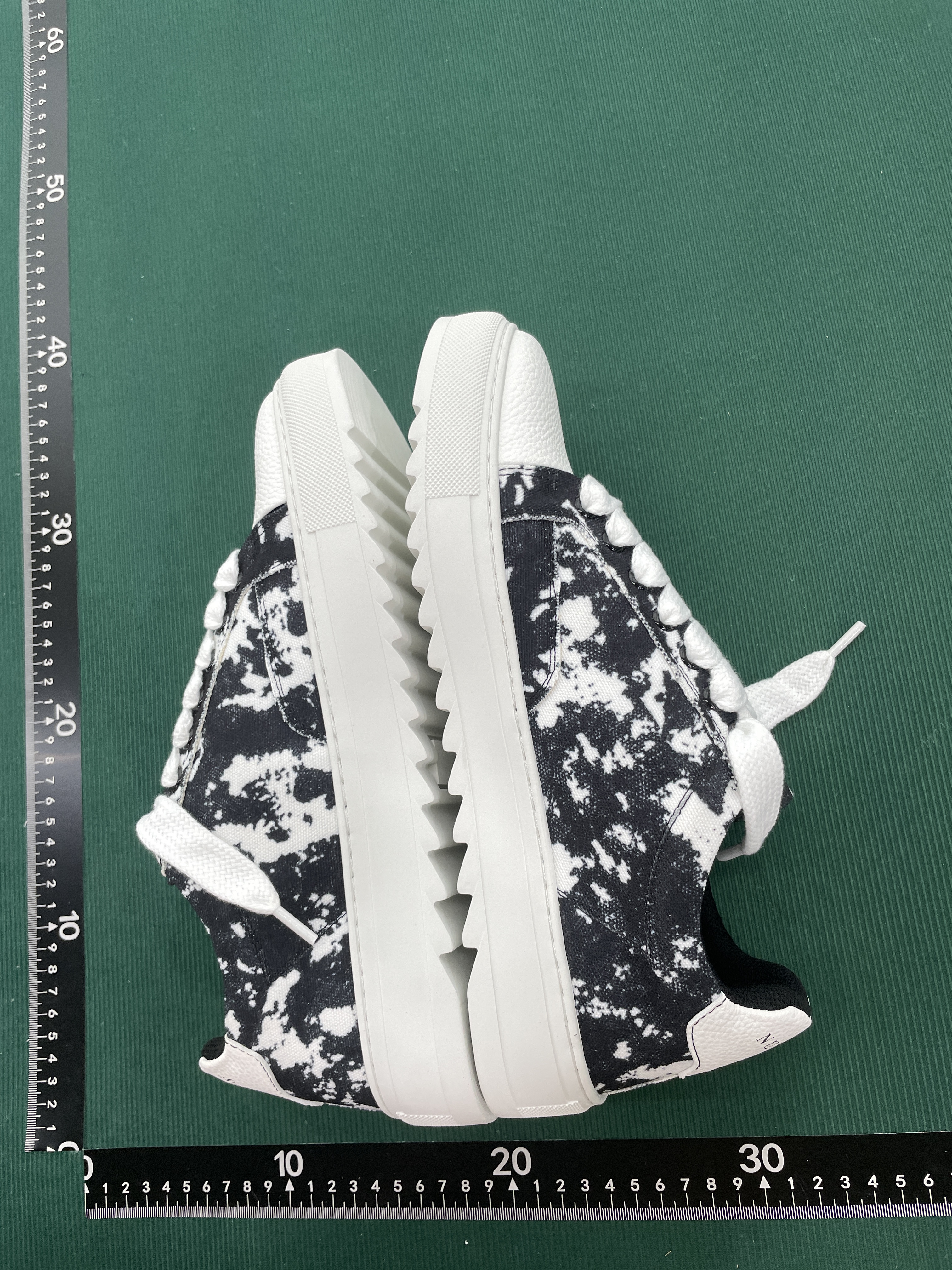 球鞋 QC 照片 1 / 185