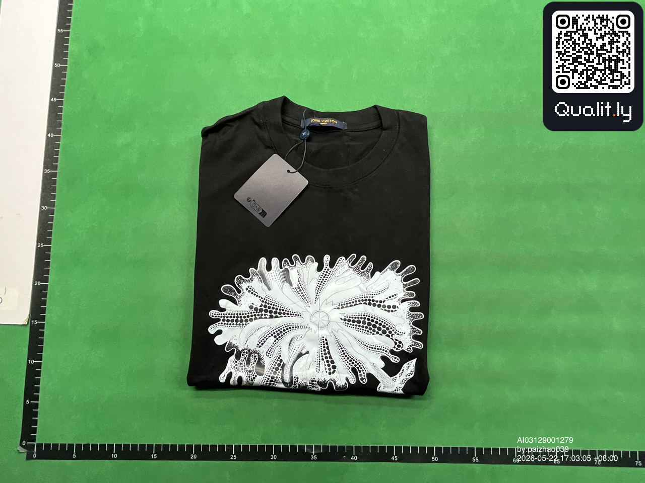 Tricou — fotografie QC 1 din 4