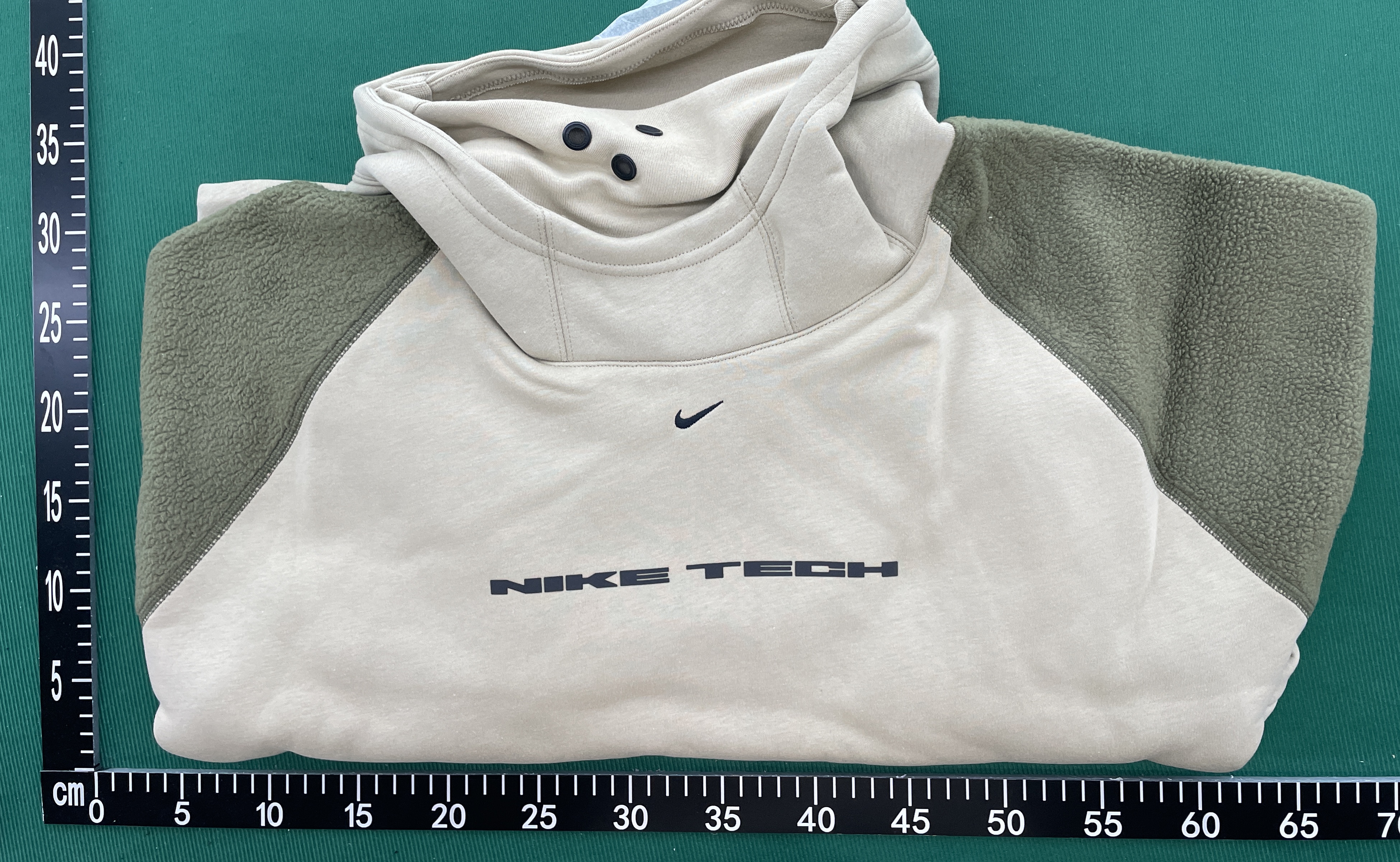 Sweat à capuche — photo QC 1 sur 94