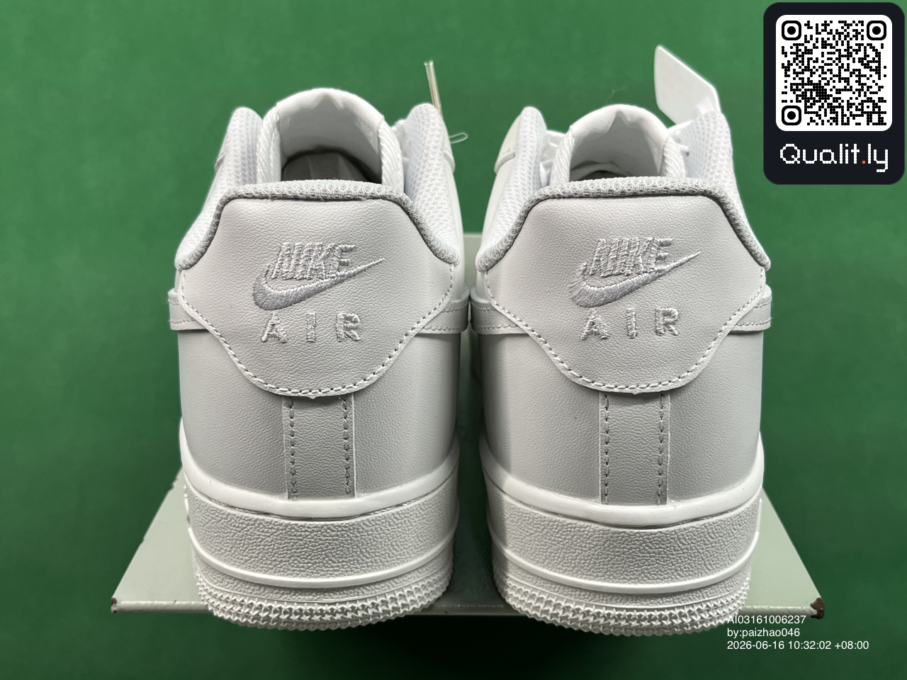 Sneakers QC photo 2 of 182