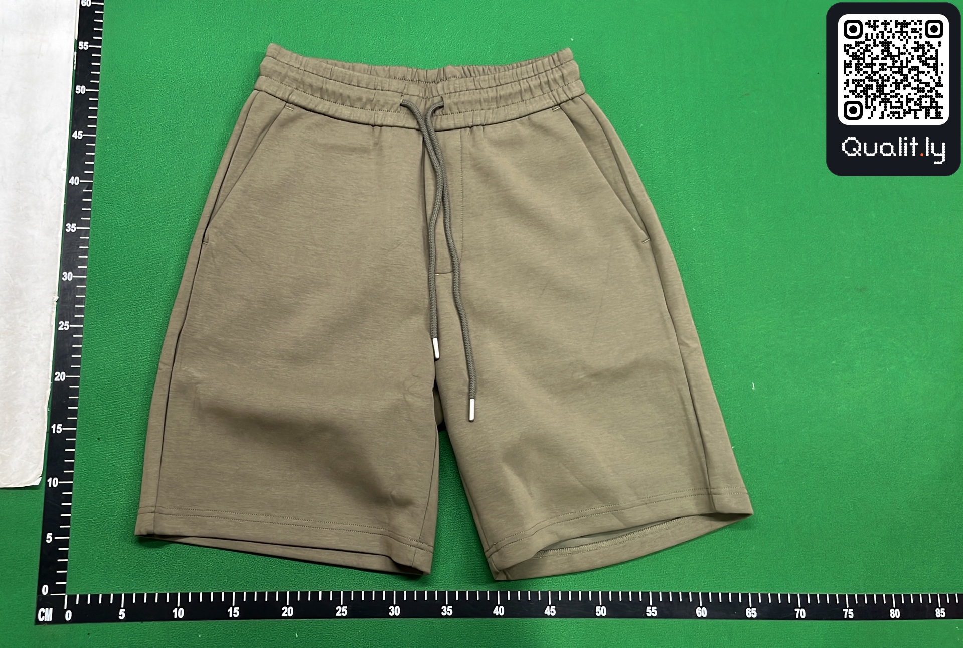 Pantaloncini — foto QC 2 di 8