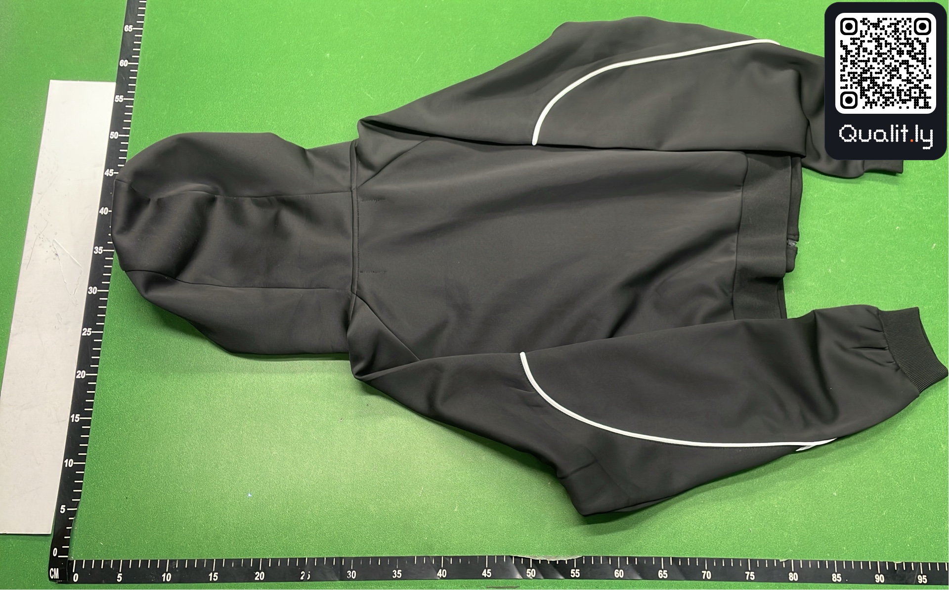 Sweat — photo QC 3 sur 4