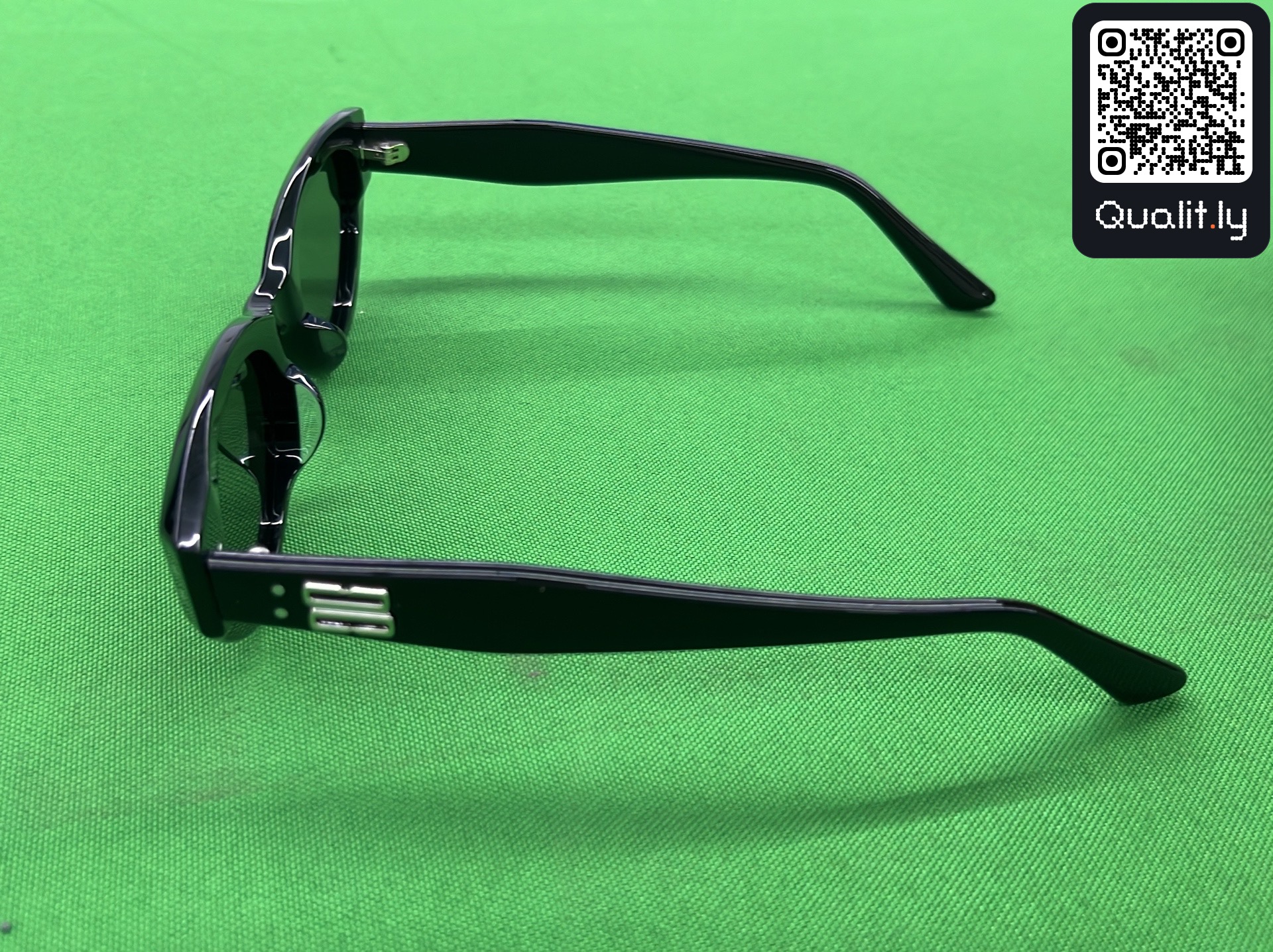 Sunglasses QC photo 2 of 3