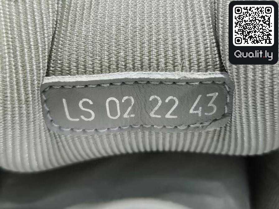 Sneakers QC photo 3 of 20