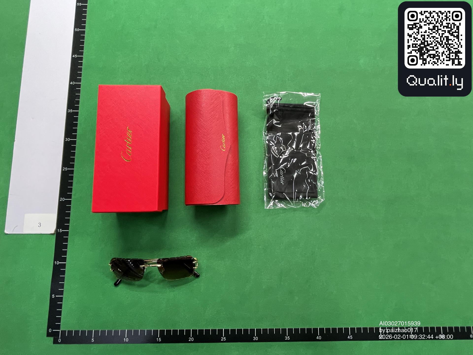 Sunglasses QC photo 1 of 9
