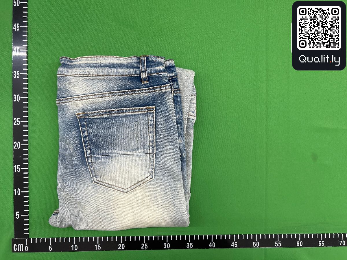Jeans — QC-foto 1 av 8