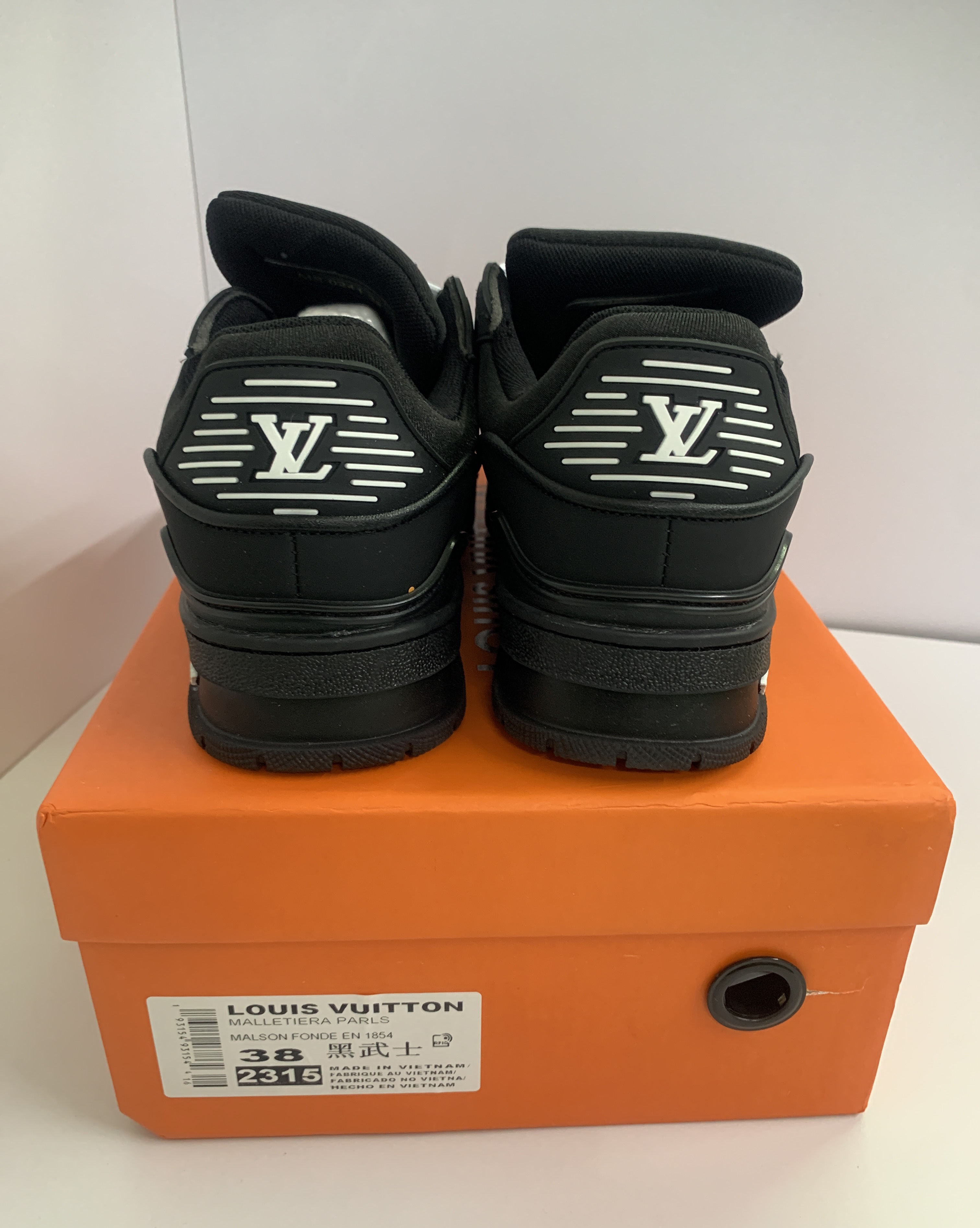 Sneakers QC photo 3 of 74