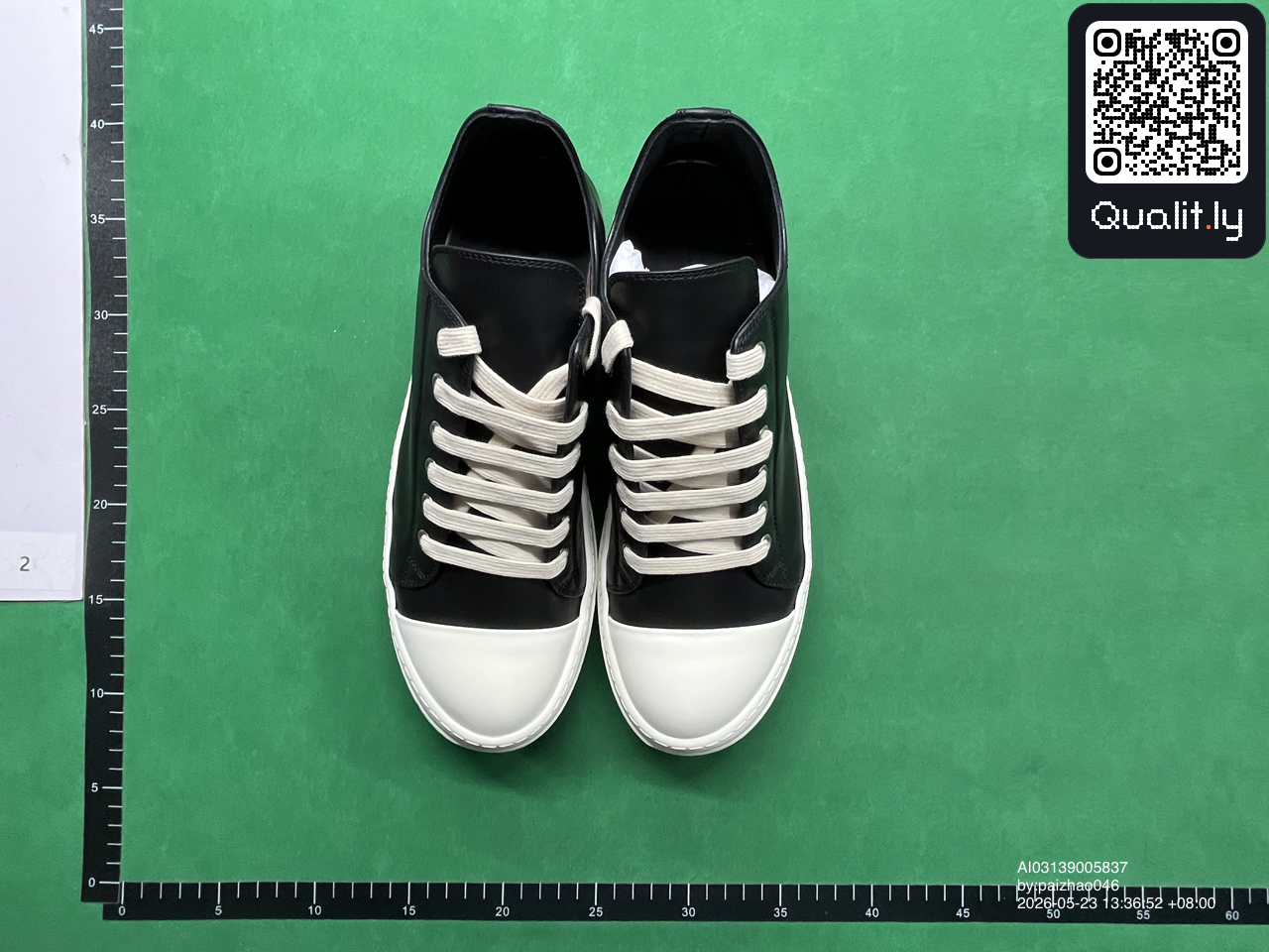 Sneakers — QC-foto 1 van 6