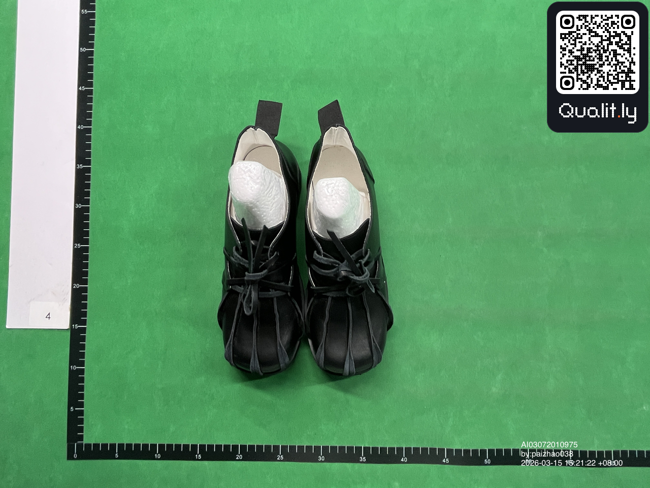 Sneakers — QC-foto 1 van 6