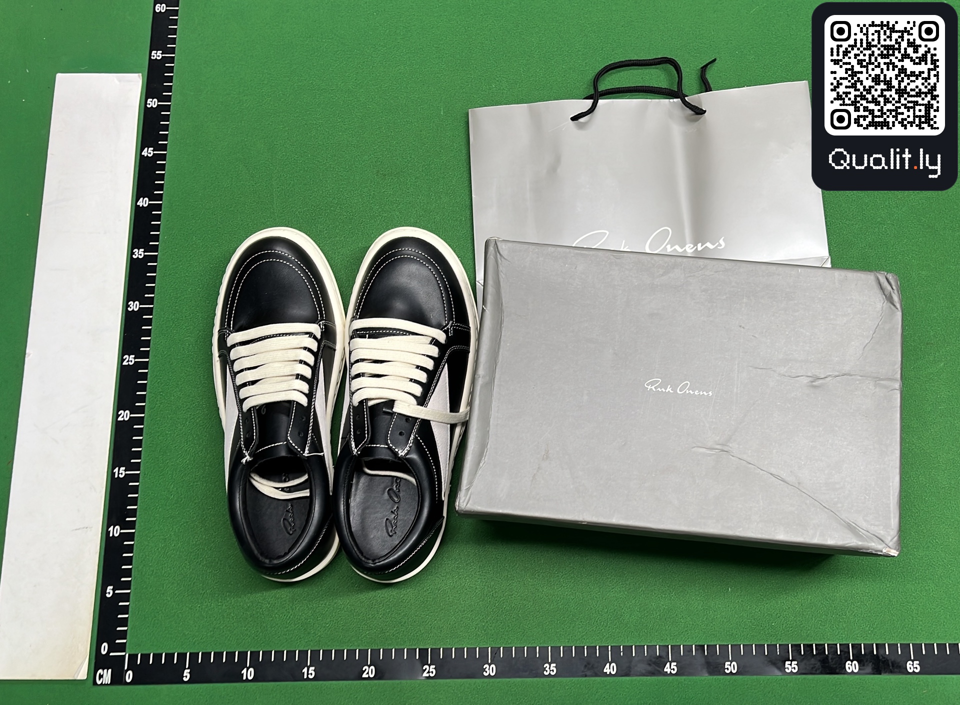 Sneakers QC photo 1 of 6