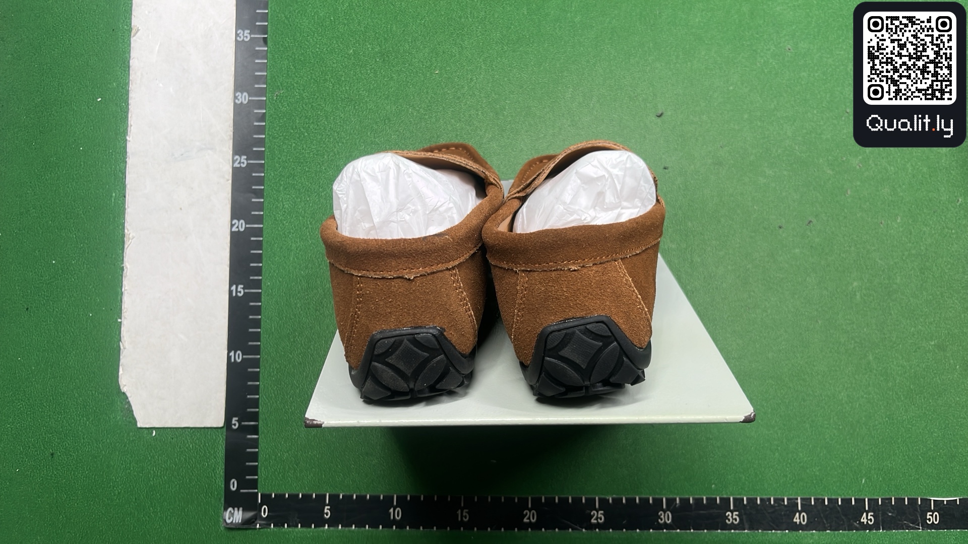 Sneakers — QC-foto 3 van 6