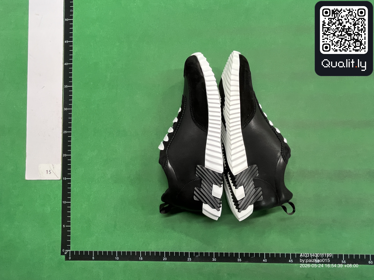 Sneakers — foto QC 2 di 60