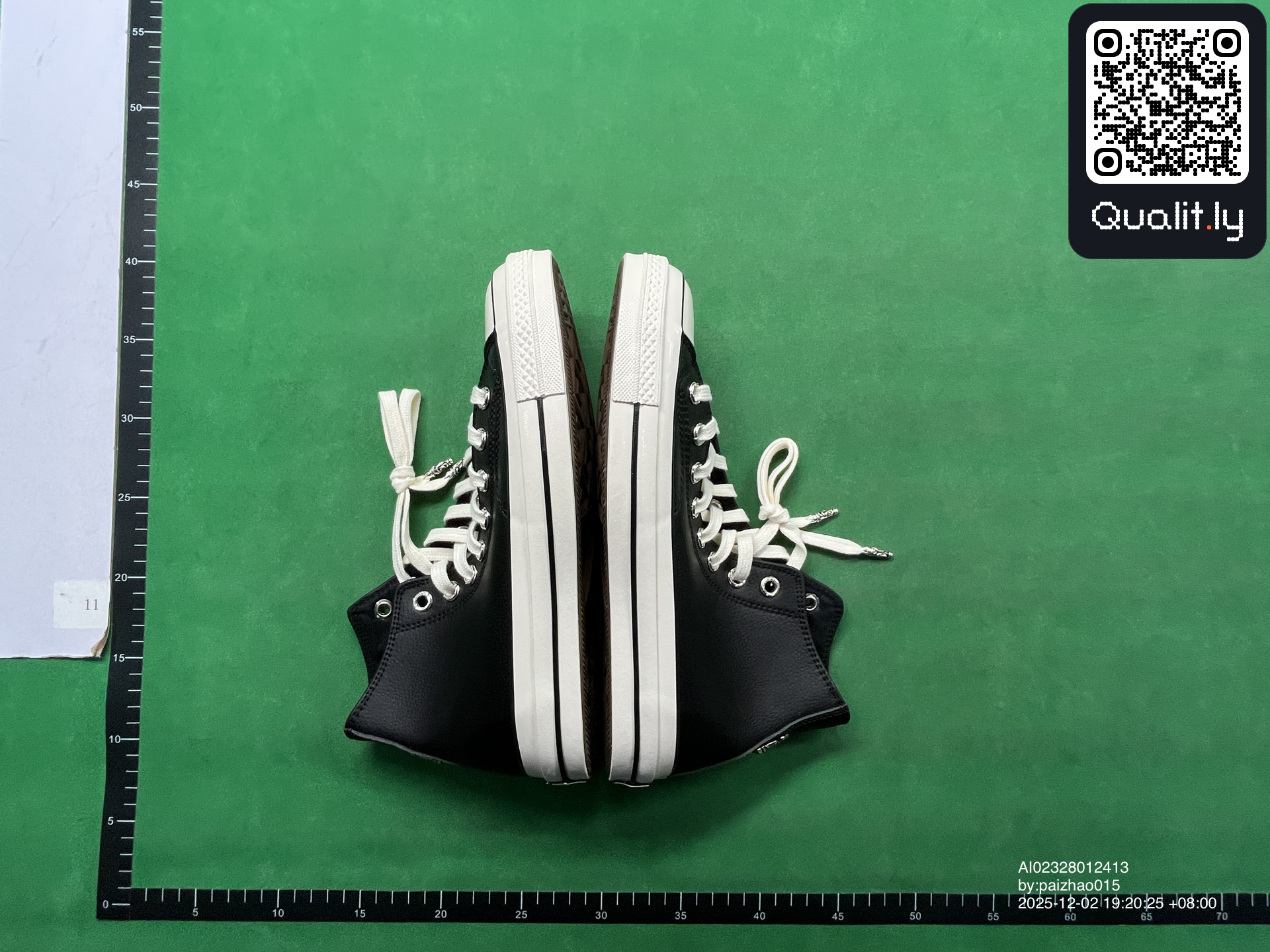 Sneakers QC photo 3 of 10