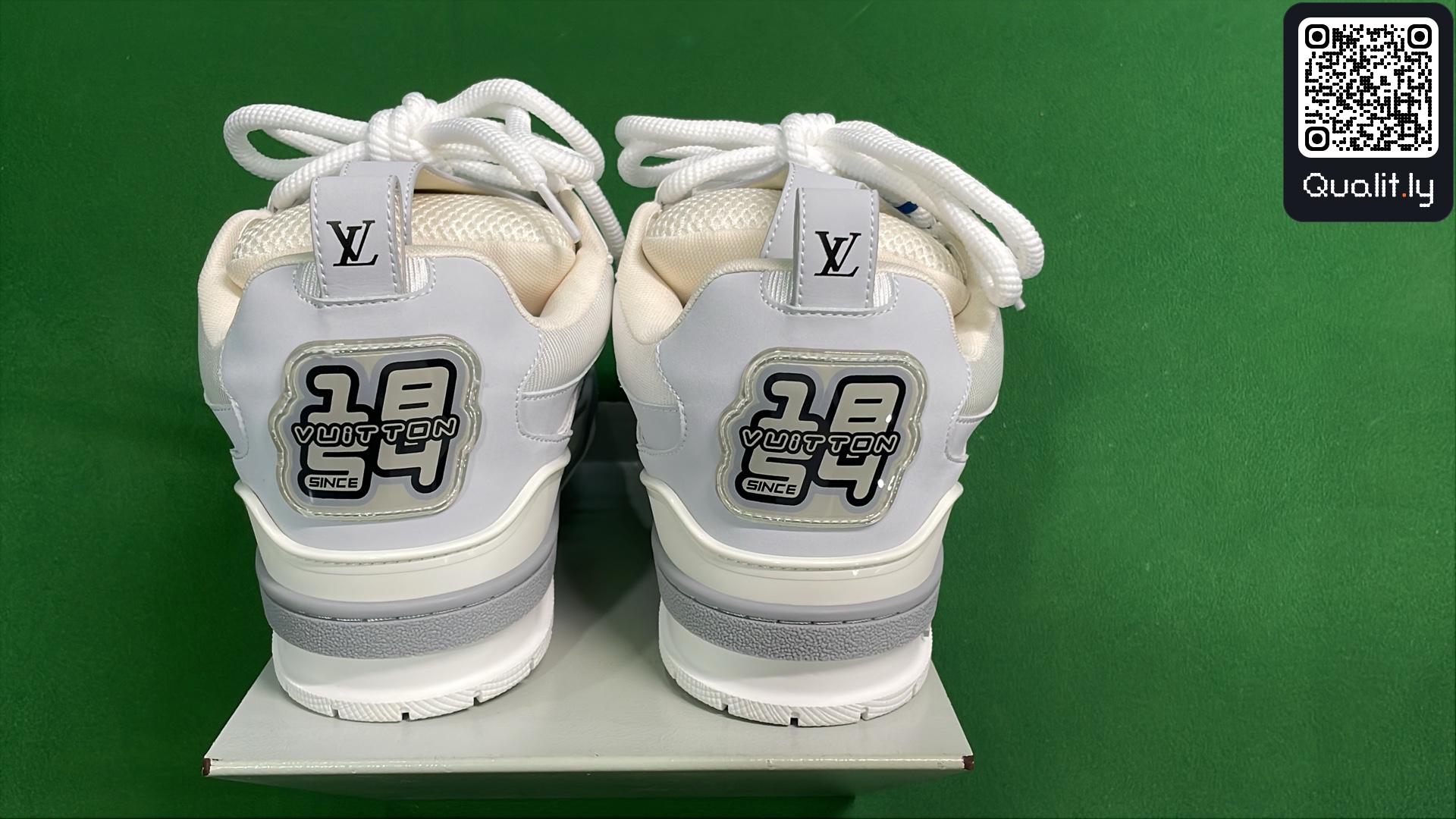 Sneakers QC photo 3 of 715