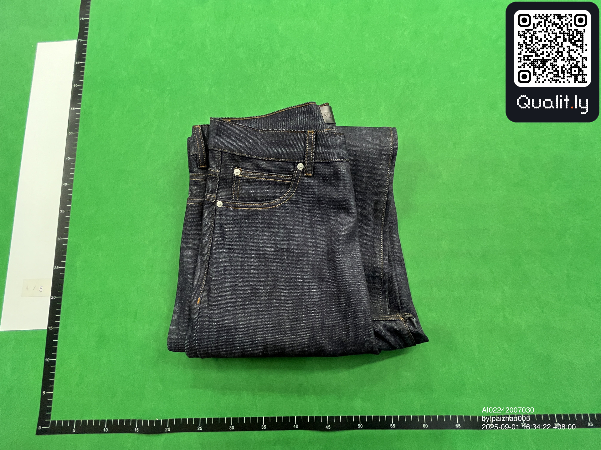 Jeans — QC-foto 1 av 8