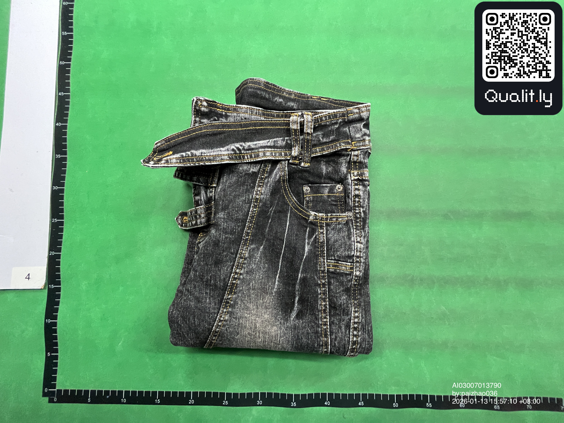 Jeans — QC-foto 1 av 8