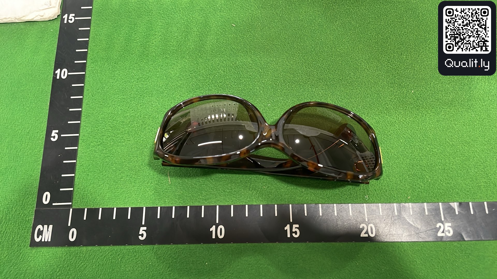 Occhiali da sole — foto QC 3 di 3