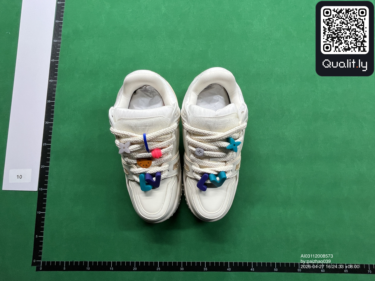 Sneakers — QC-foto 2 van 10