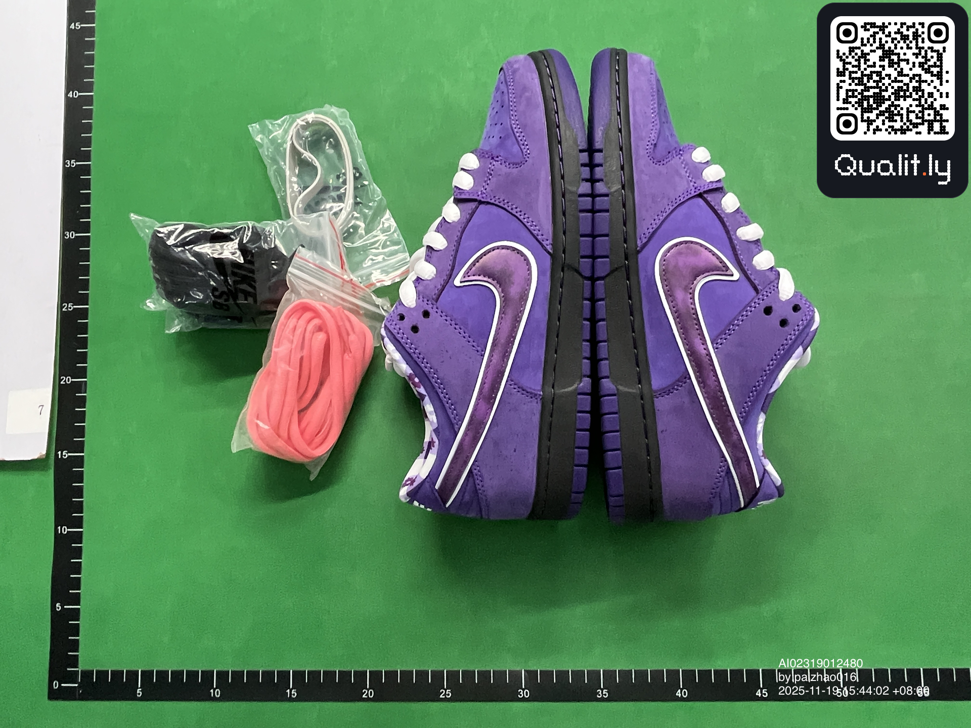 Sneakers — foto QC 1 di 30