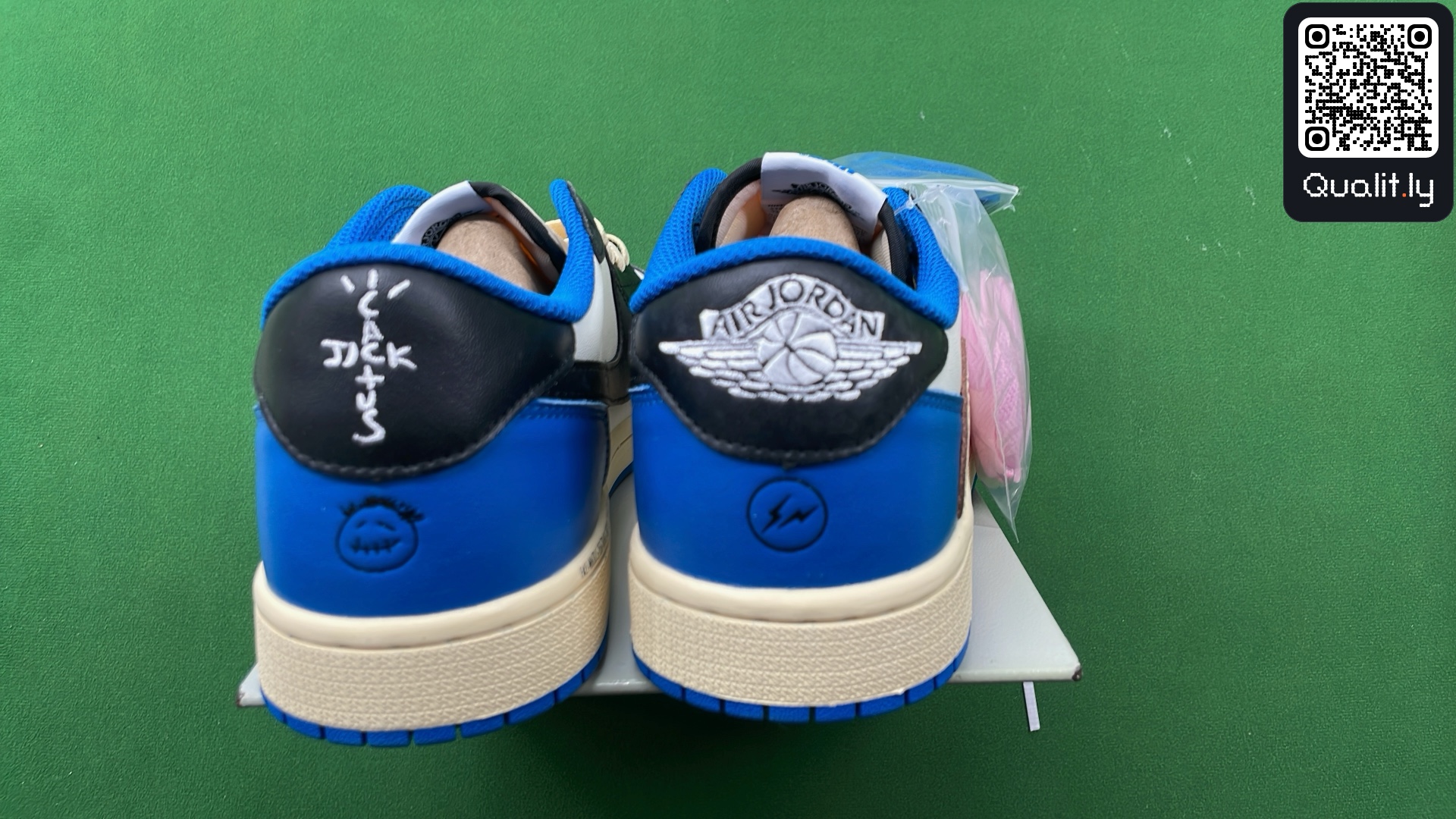 Sneakers — QC-foto 3 van 5