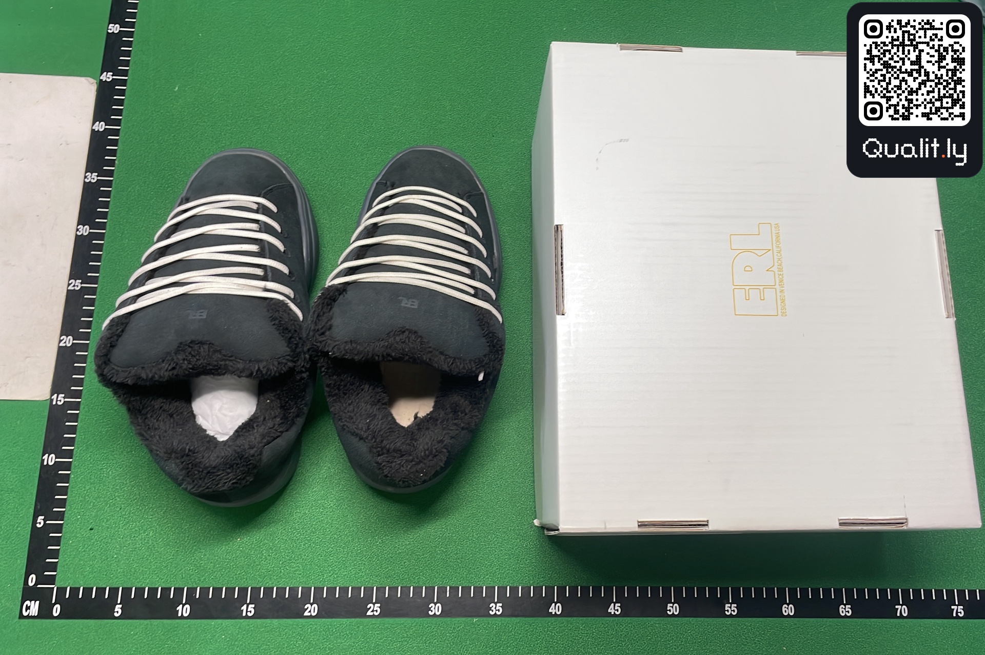 Sneakers — QC-foto 1 av 12