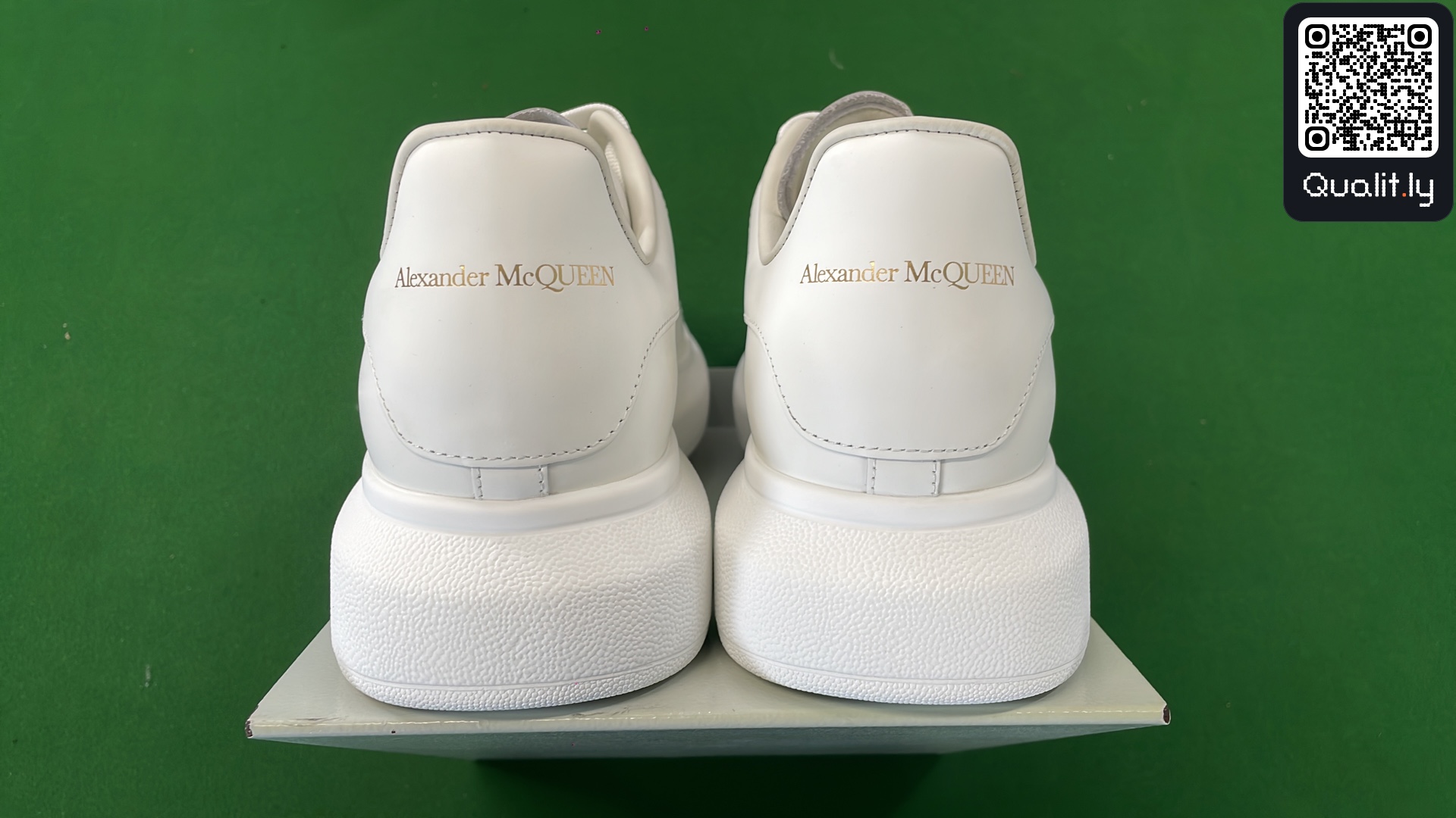 Sneakers — foto QC 3 di 304