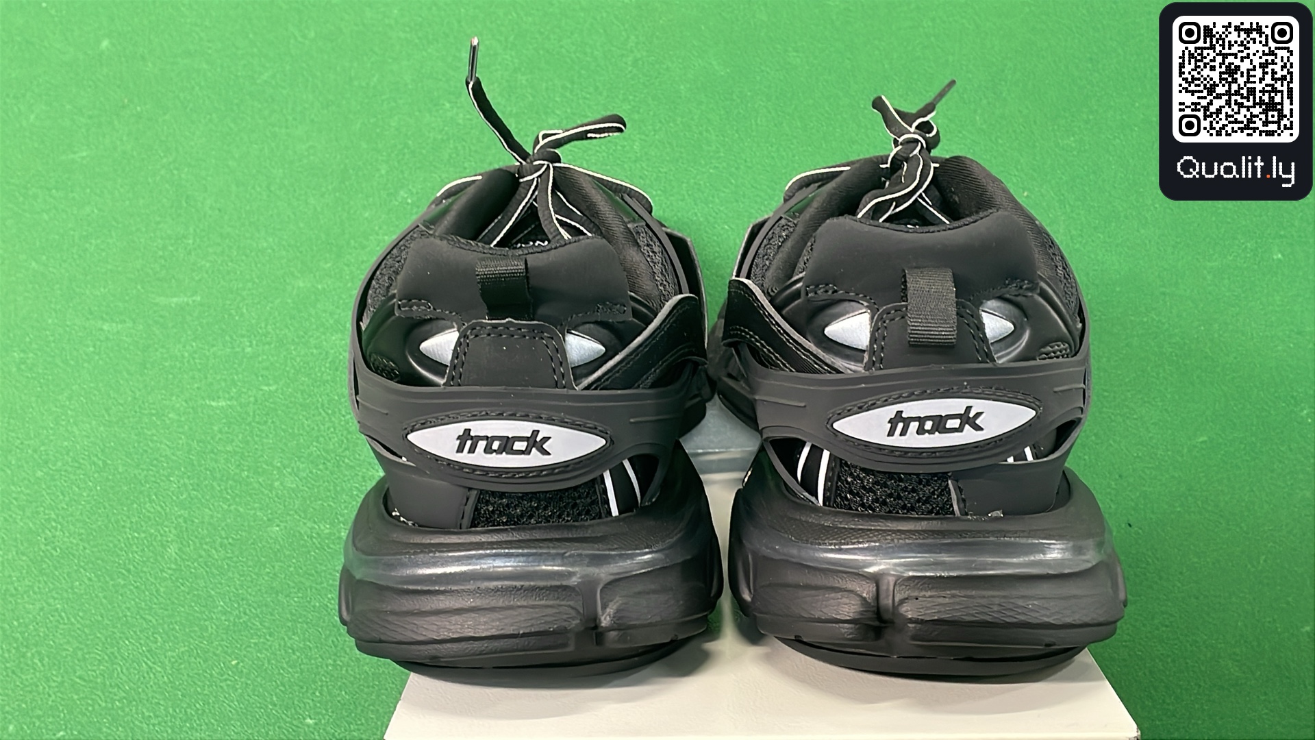 Sneakers QC photo 3 of 6