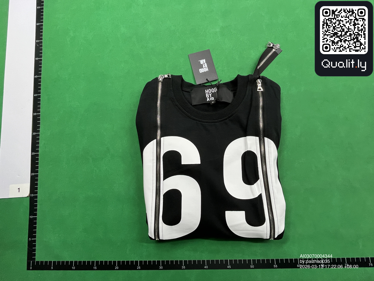 Sweat — photo QC 1 sur 4