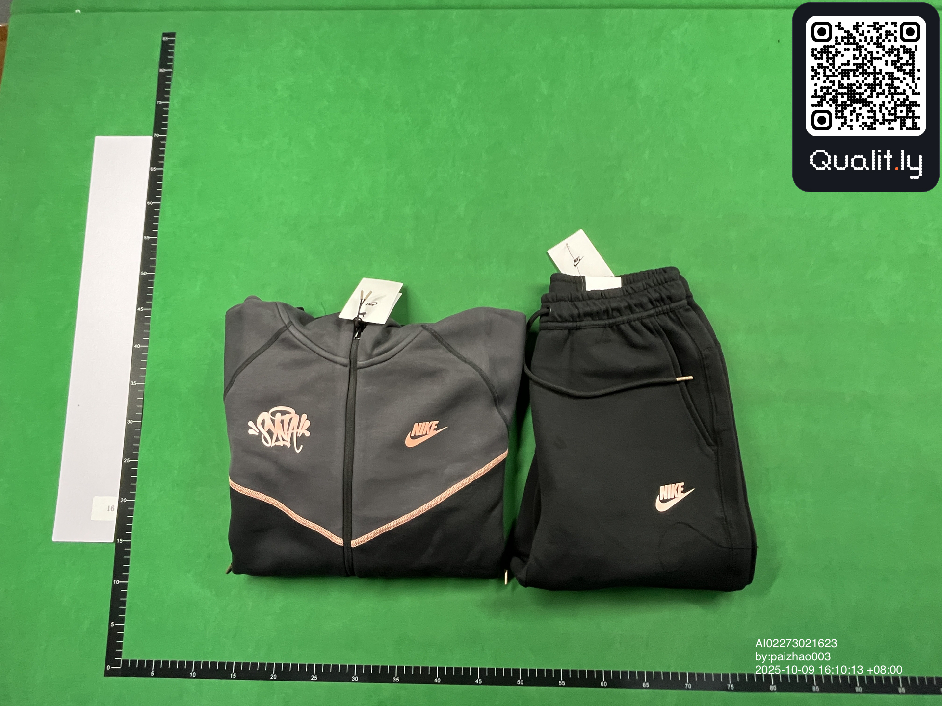 Hoodie — QC-Foto 1 von 15
