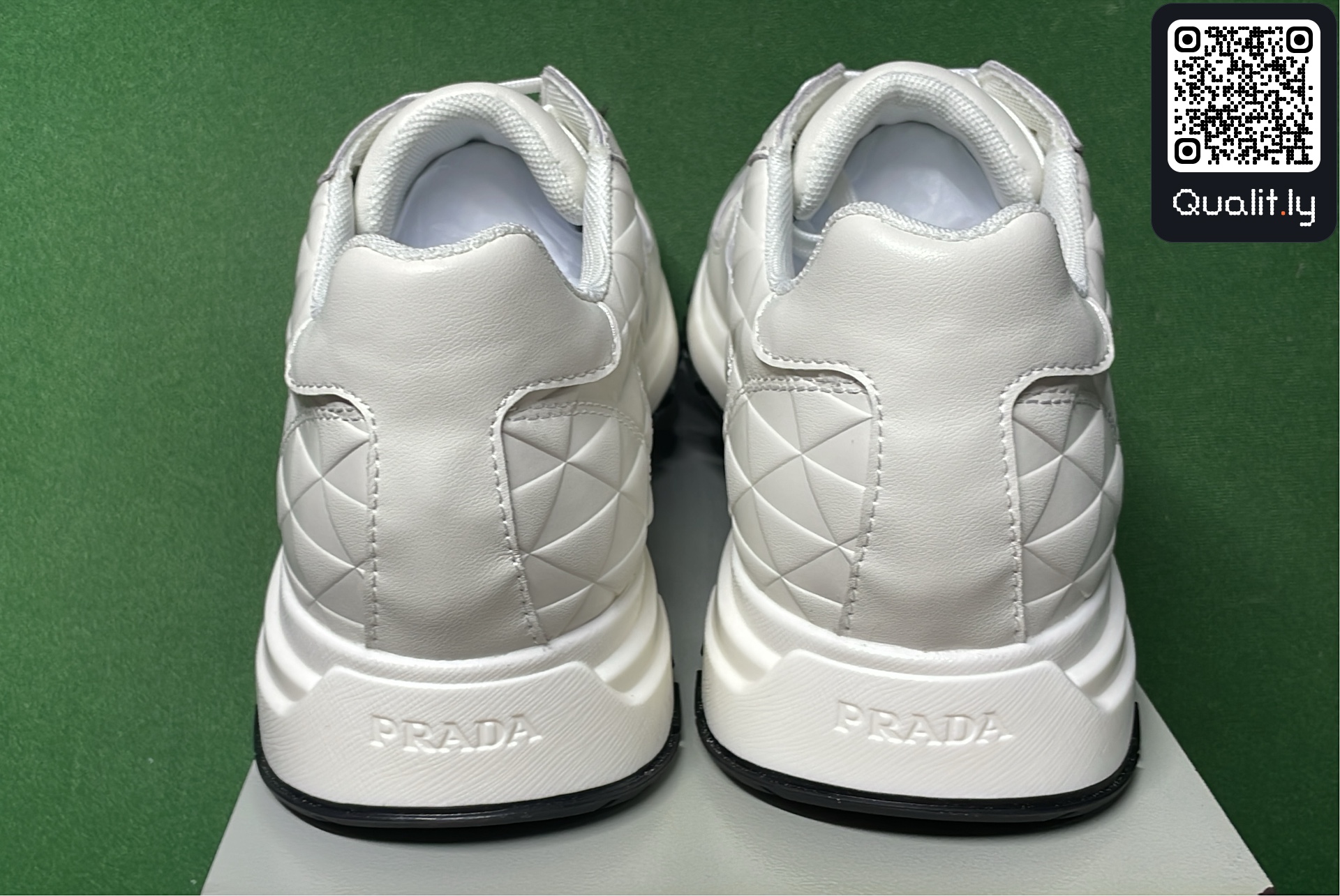Sneakers — QC-foto 3 van 42