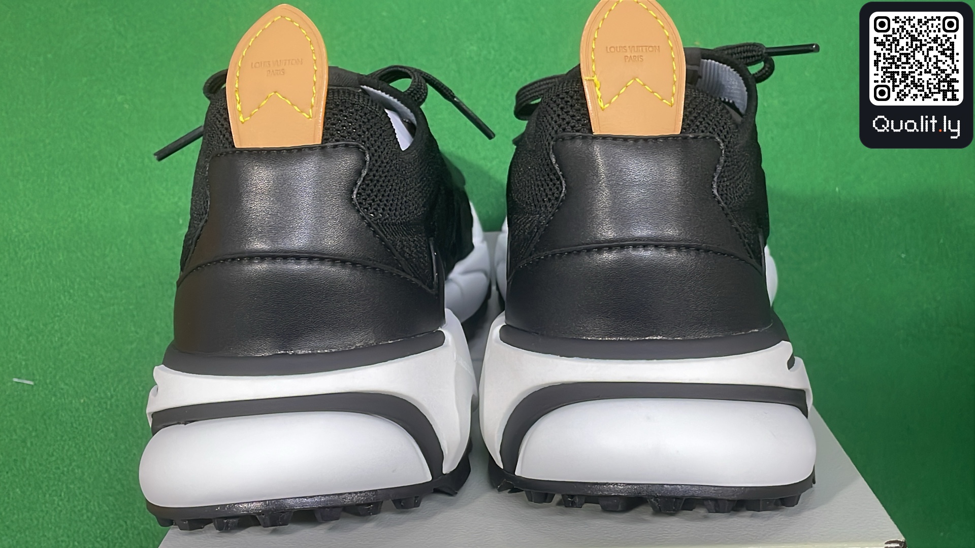 Sneakers — QC-foto 3 van 36