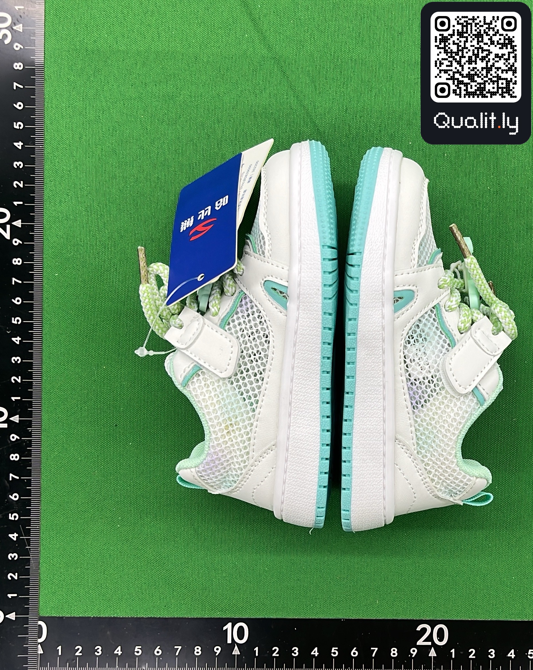 Sneaker — QC-Foto 3 von 6