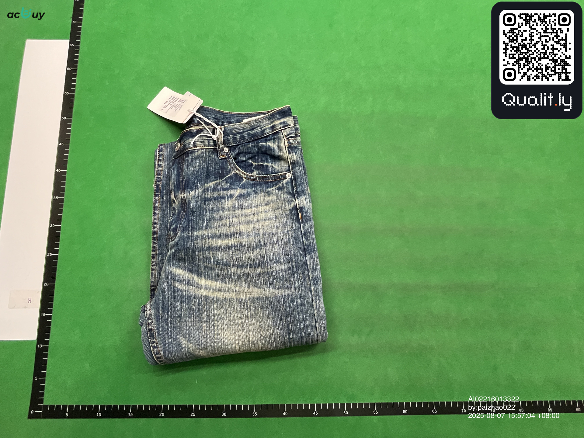 Jeans — QC-Foto 1 von 4