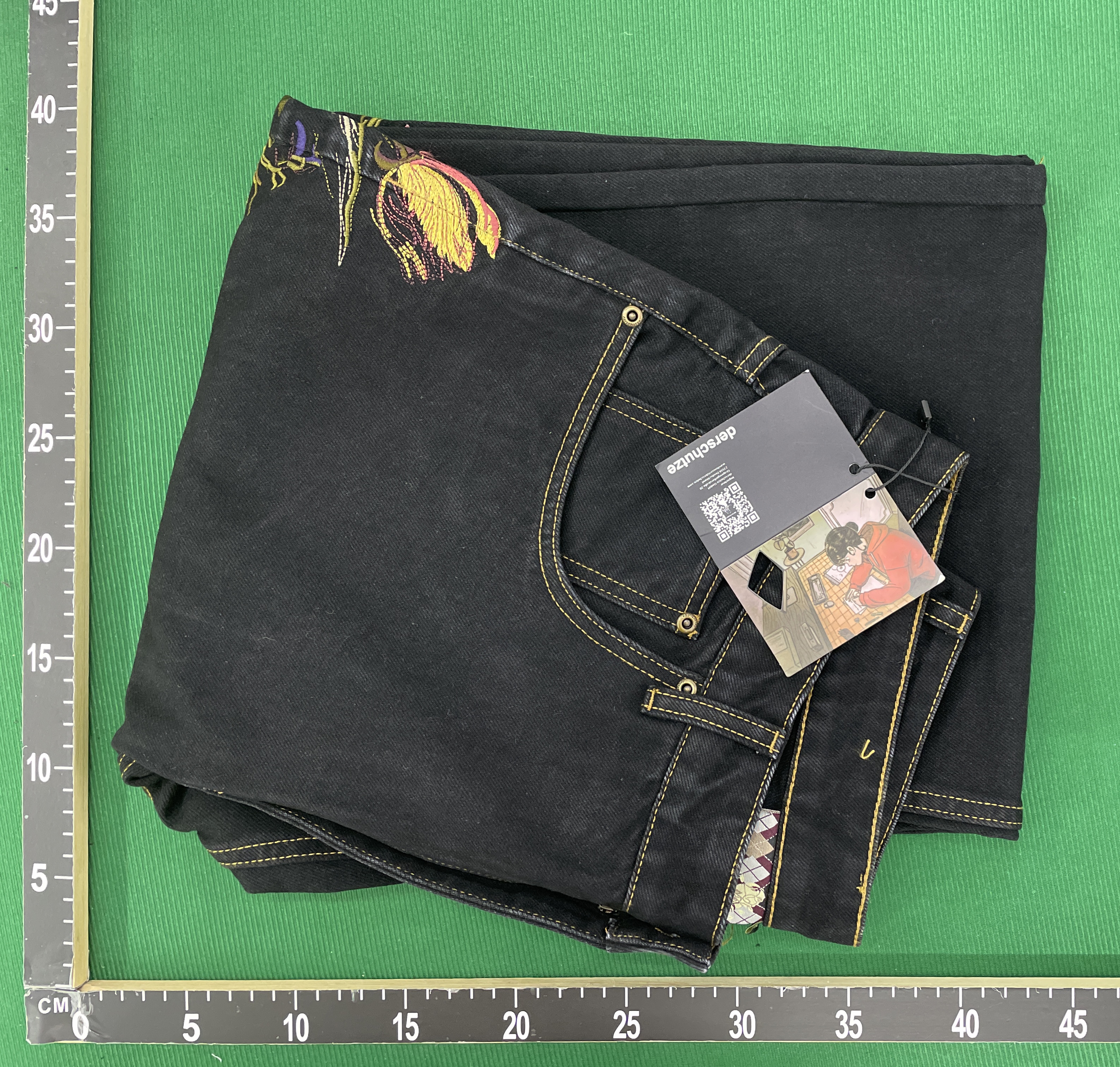 Jeans QC photo 1 of 78