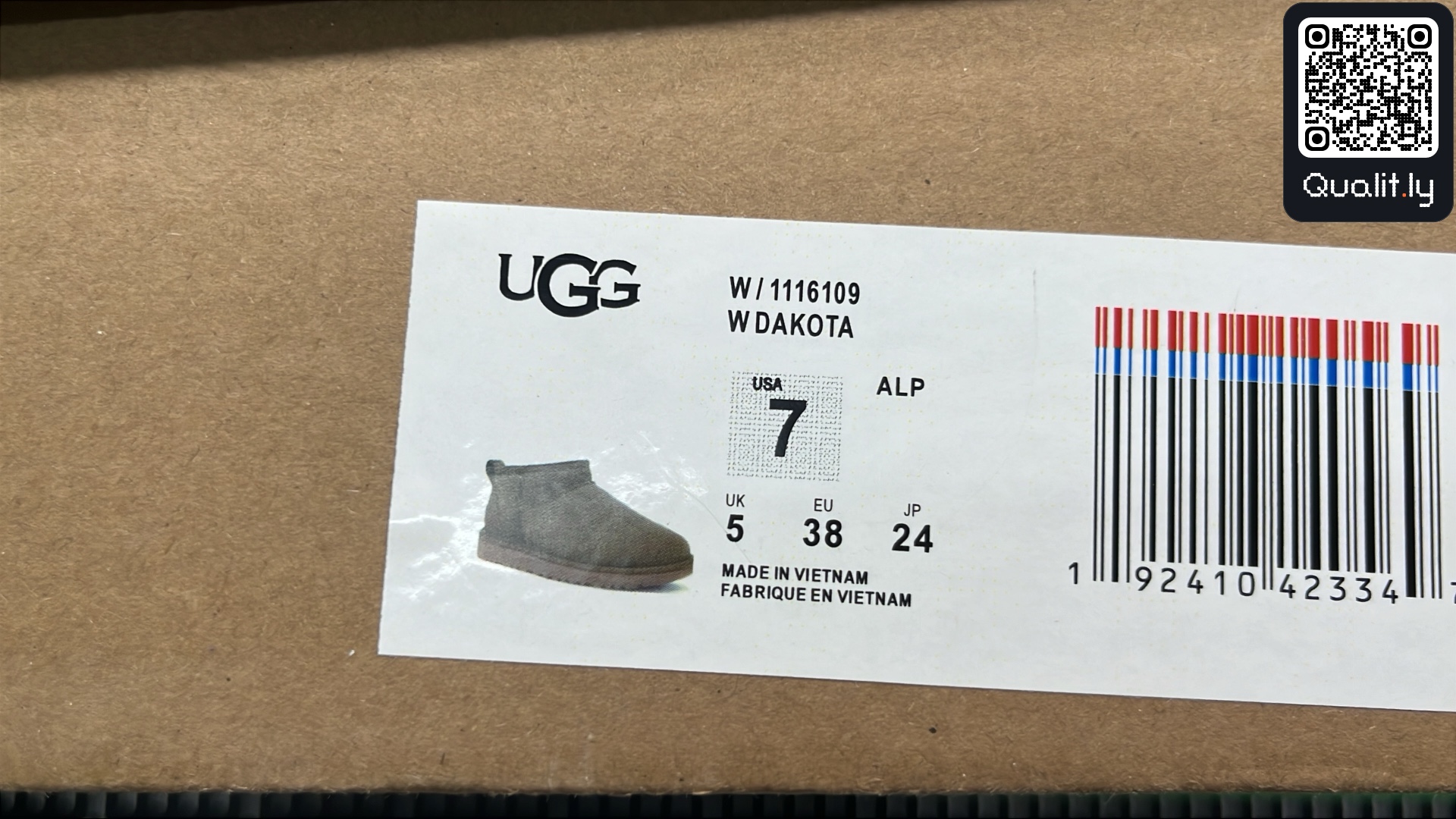 Sneakers QC photo 2 of 6