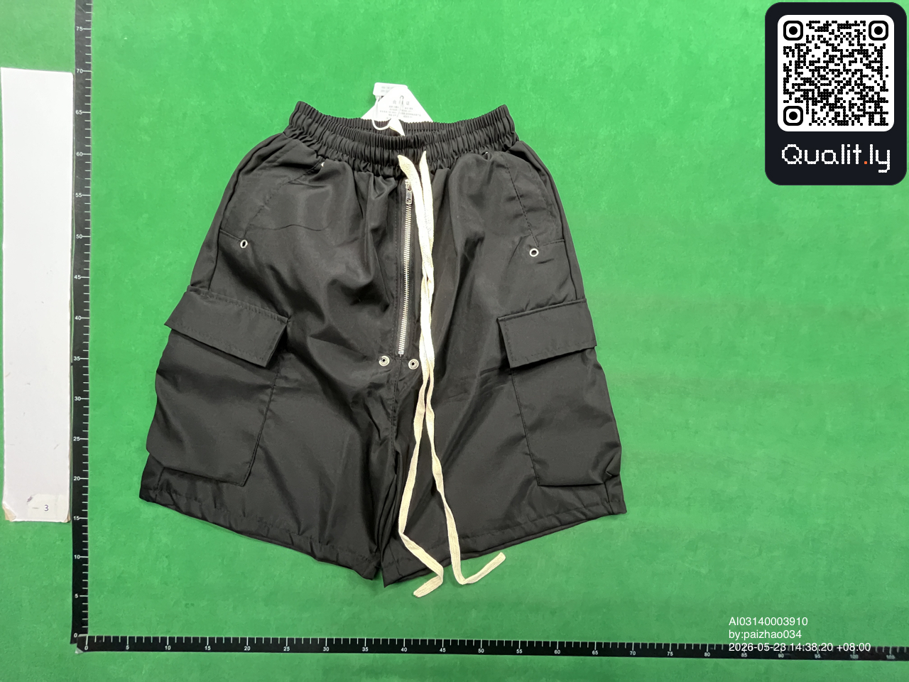 Pantaloncini — foto QC 2 di 50
