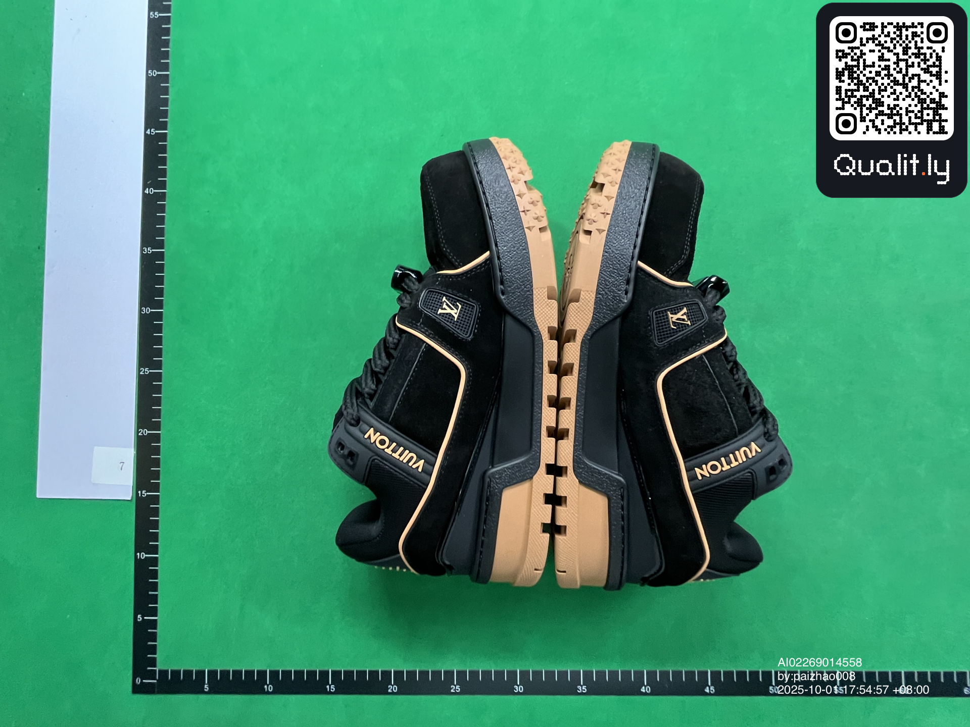 Sneakers QC photo 3 of 12