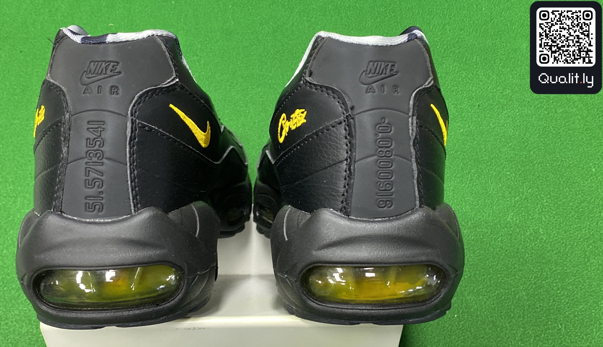 Sneakers — foto QC 3 di 392