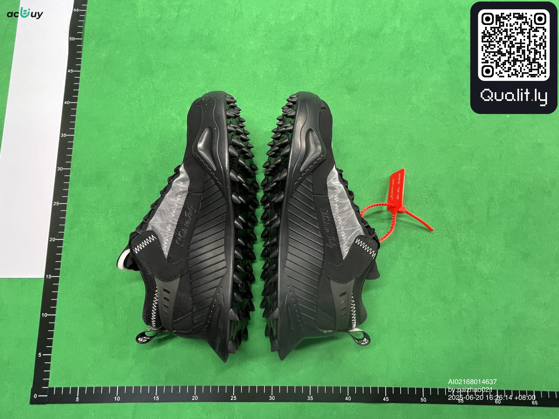 Sneakers — QC-foto 3 van 6