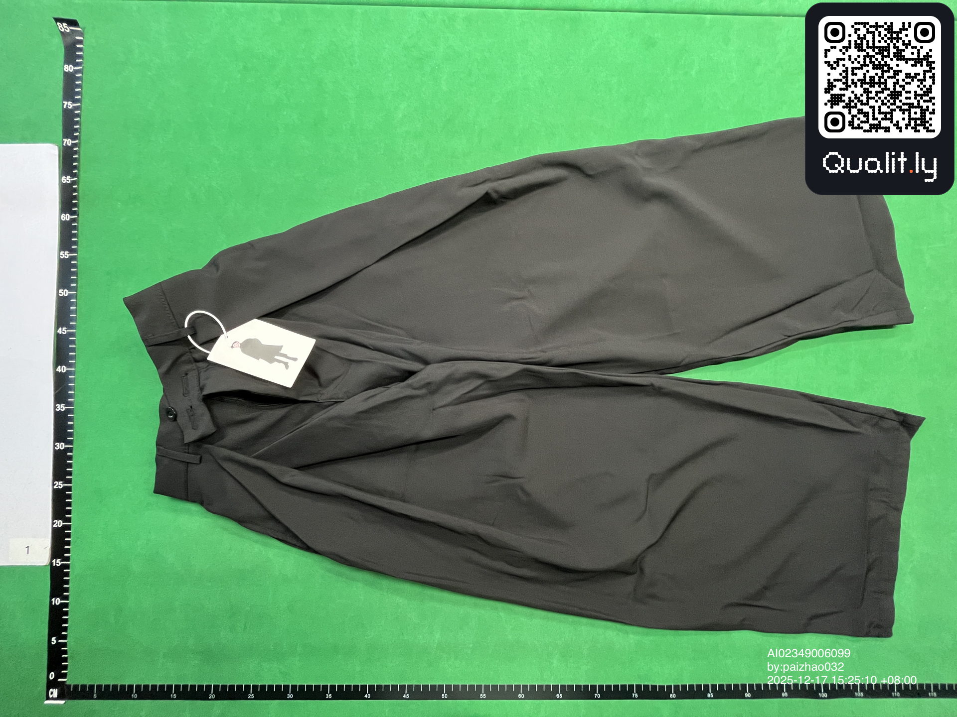 Pantaloni — foto QC 3 di 4