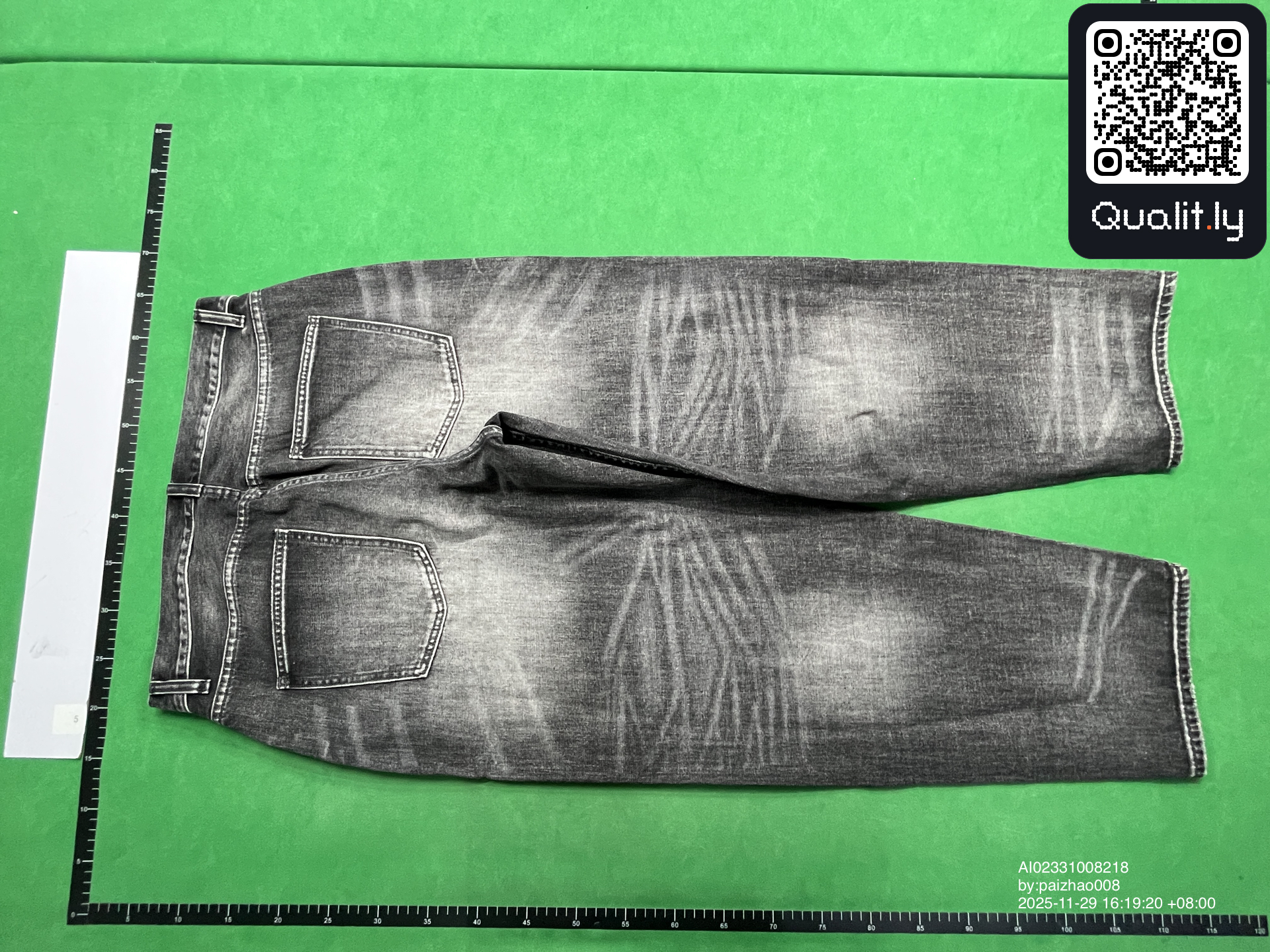 Jeansy — zdjęcie QC 2 z 4