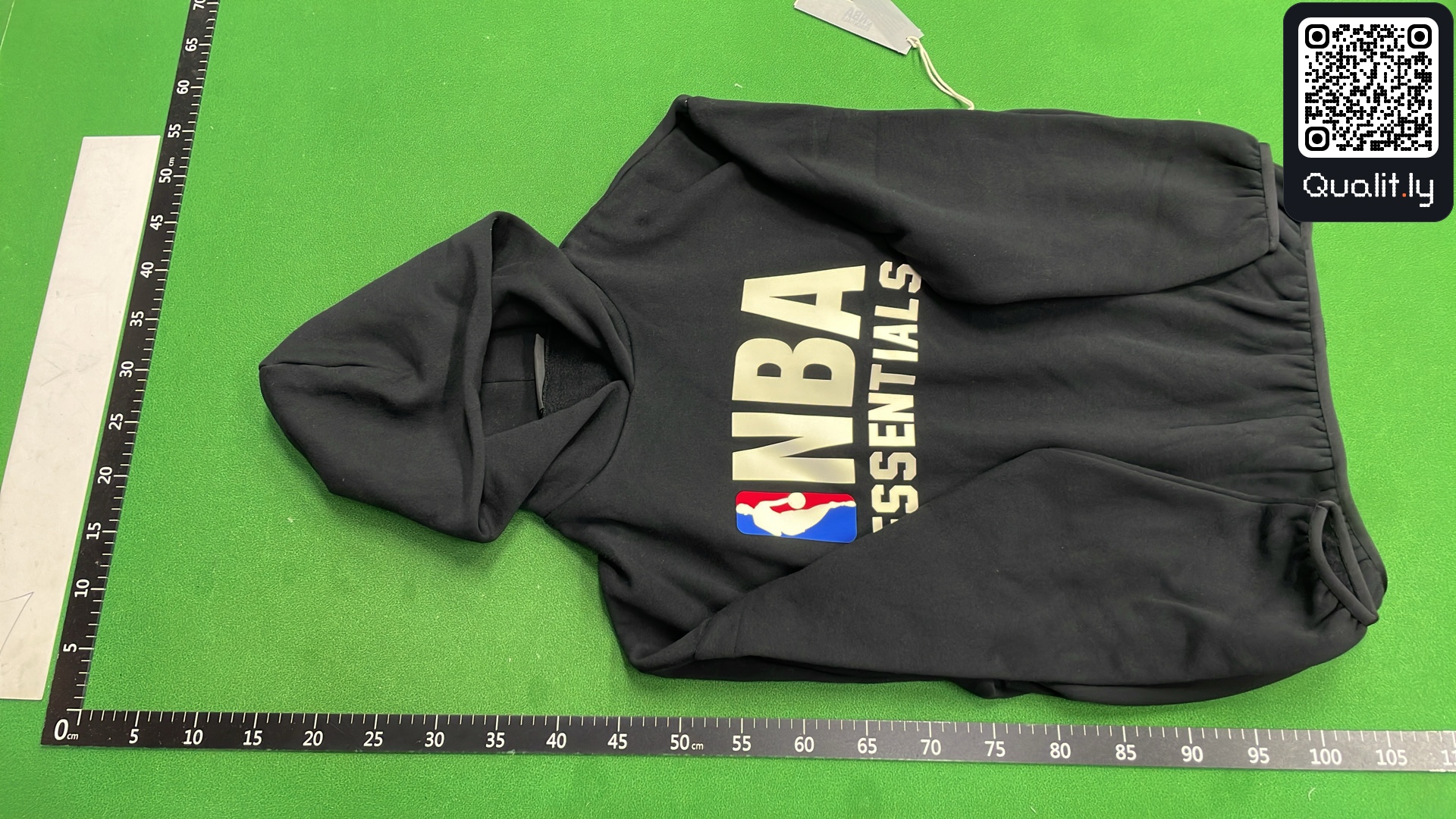 Hoodie QC photo 2 of 126