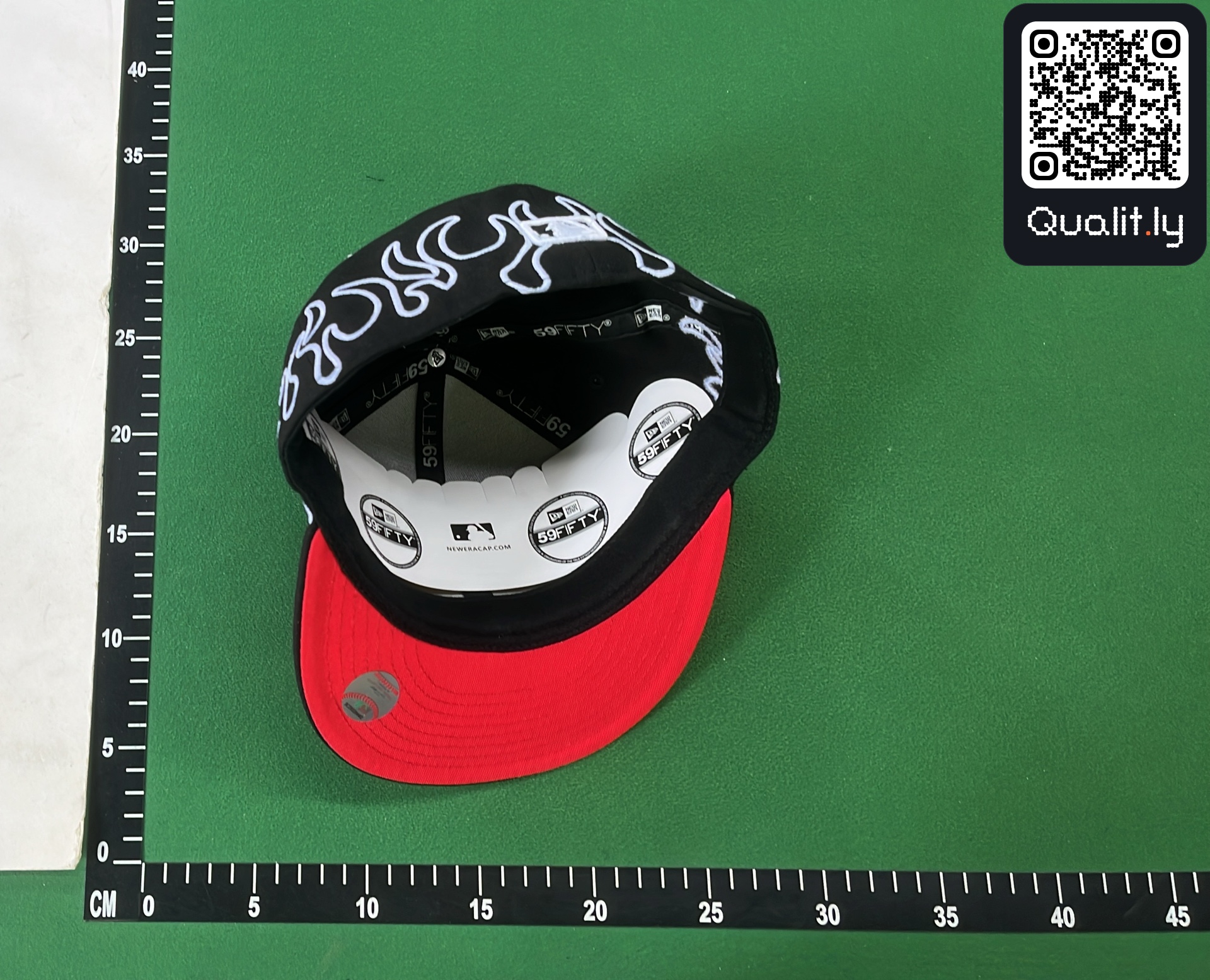 Pet — QC-foto 3 van 12