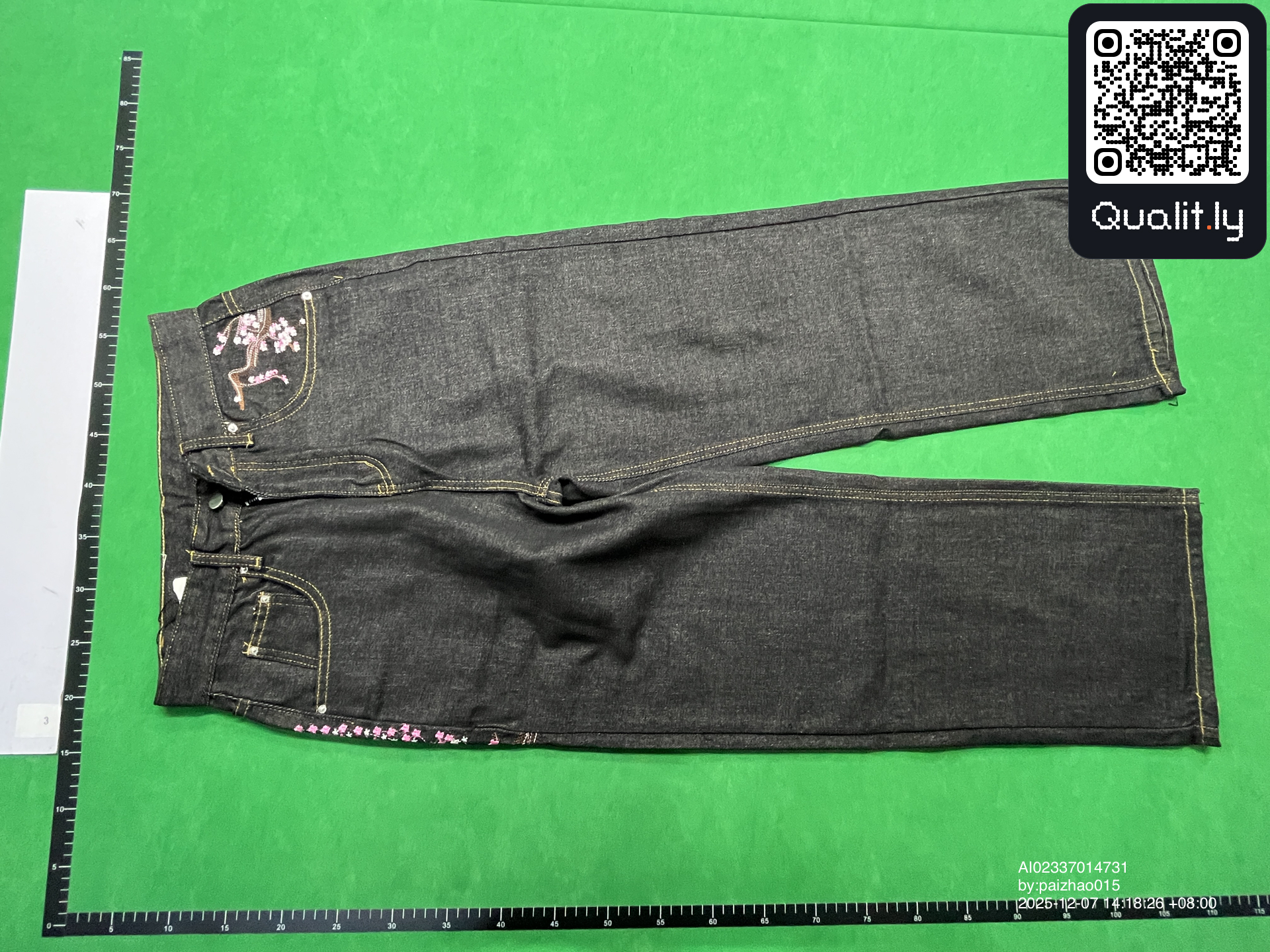 Jeans — QC-foto 3 av 22