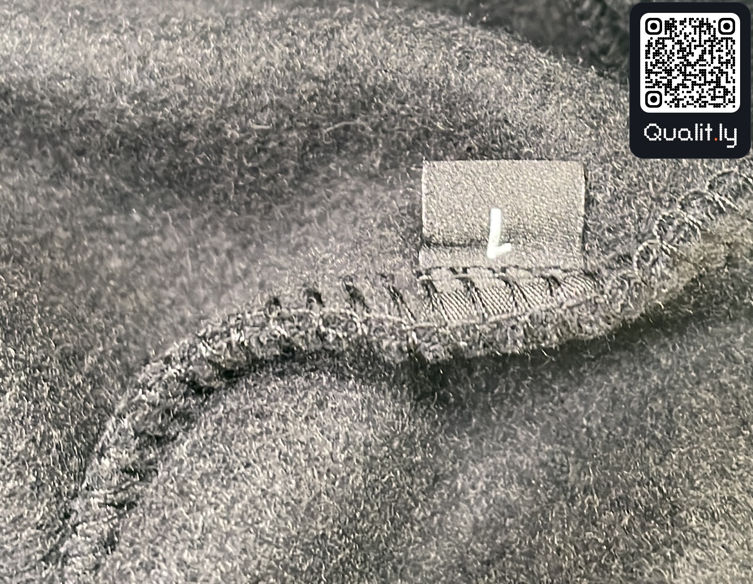 Hoodie — QC-Foto 1 von 28
