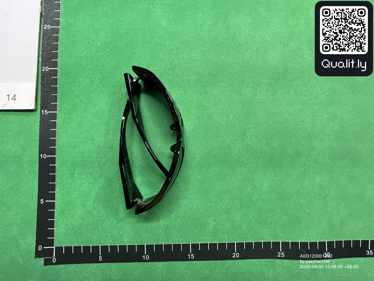 Okulary przeciwsłoneczne — zdjęcie QC 3 z 6