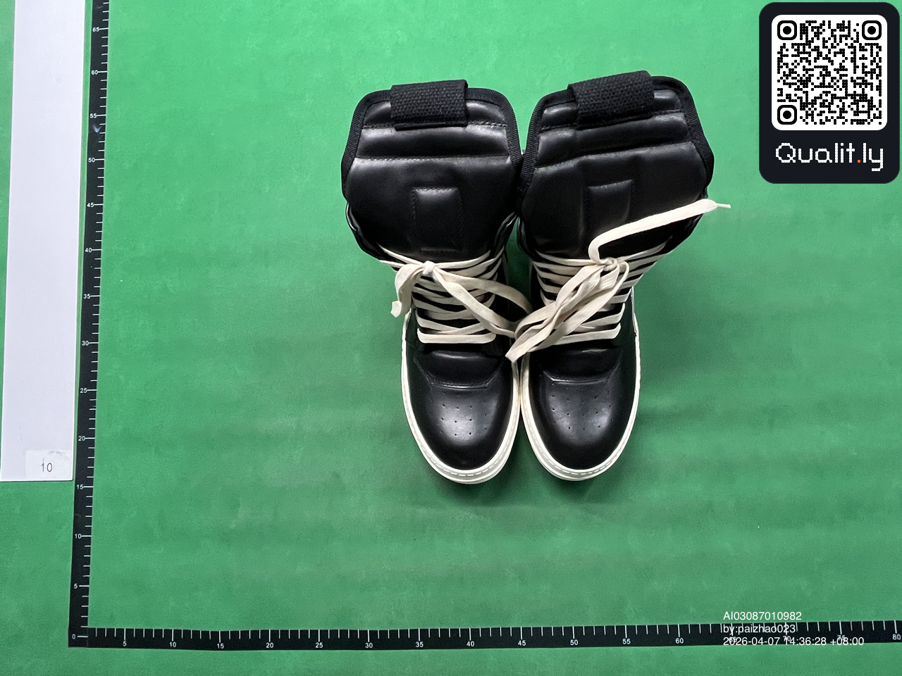 Sneakers QC photo 1 of 10