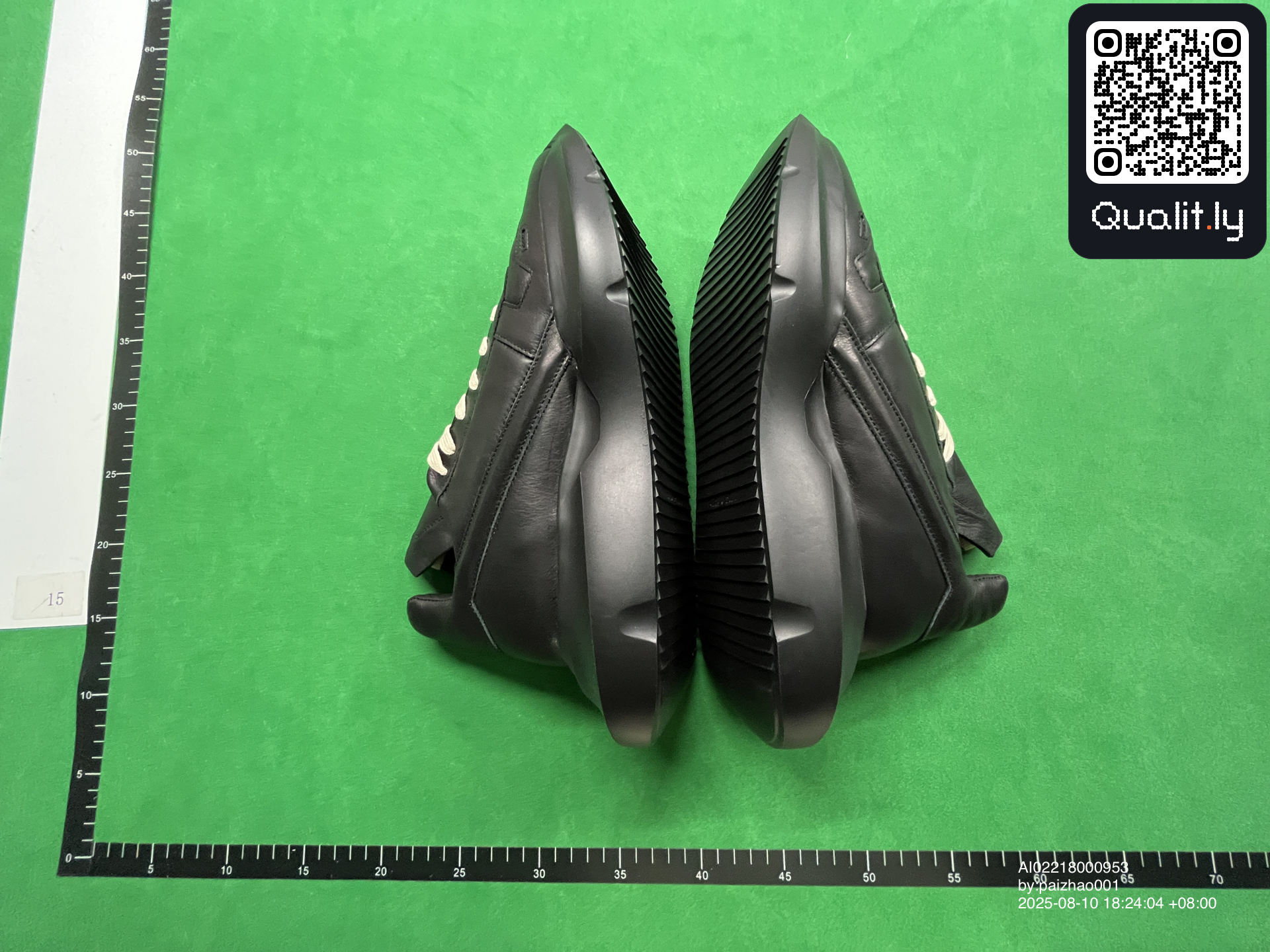 Sneakers — QC-foto 3 av 6