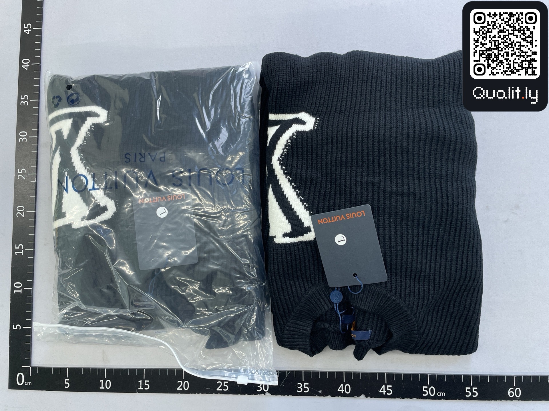 Sweater QC photo 1 of 16